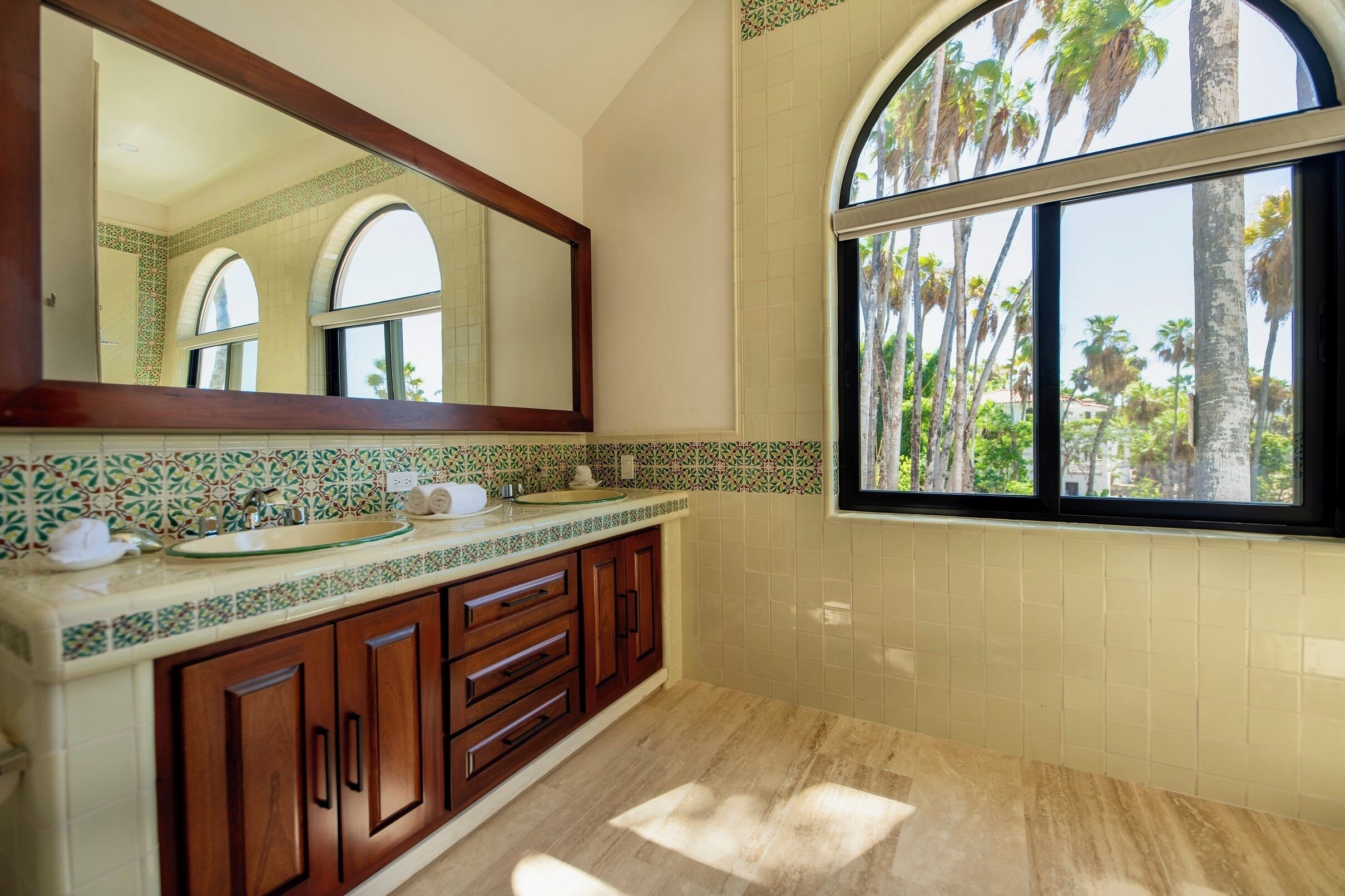 deluxe suite, garden view (suite santa fe) | bathroom | free toiletries, towels