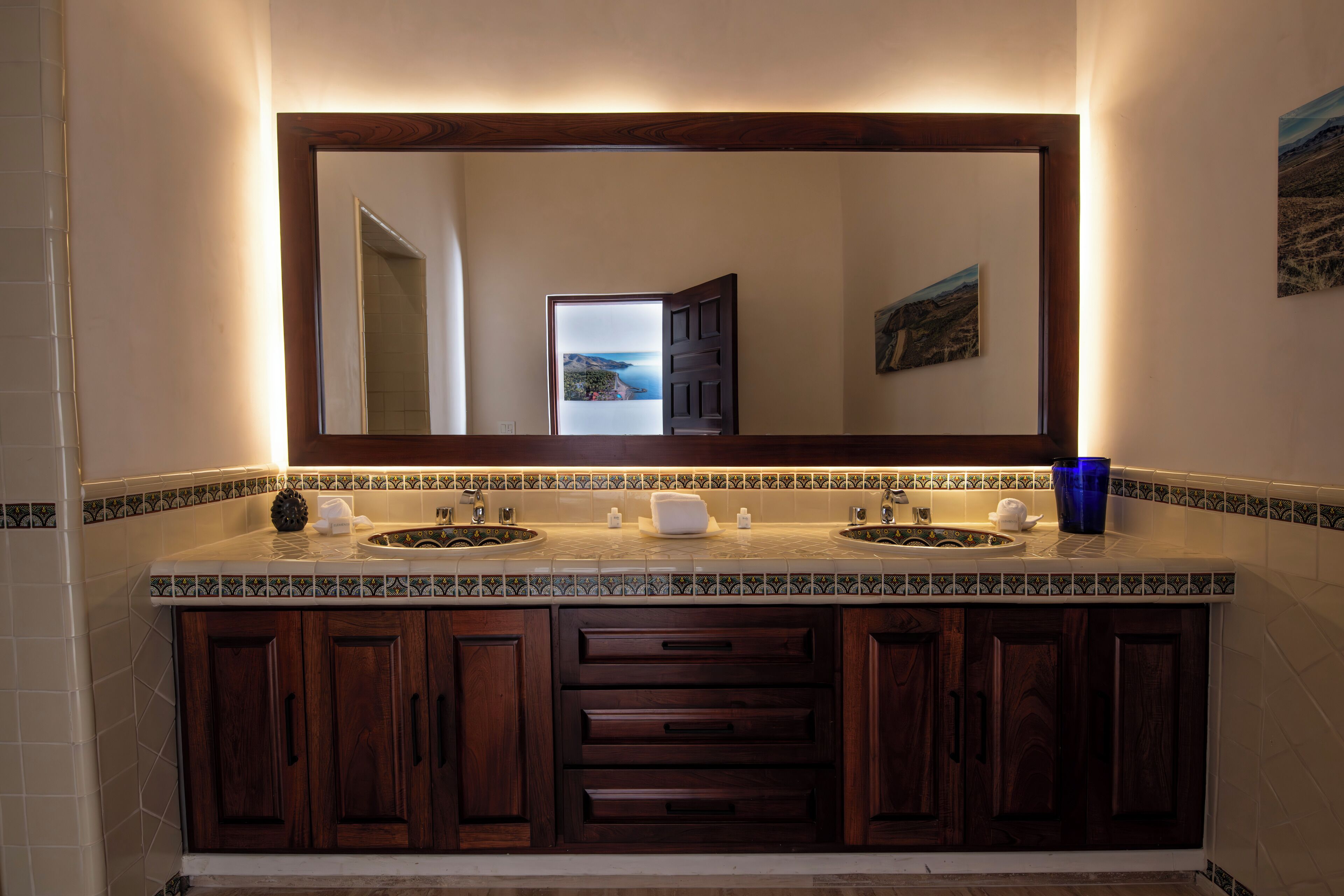 deluxe suite, garden view (suite santa cruz) | bathroom | free toiletries, towels