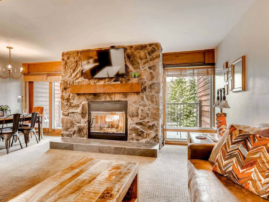 40-inch flat-screen TV with cable channels, TV, fireplace