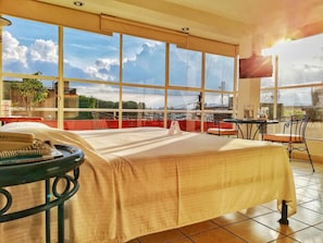 Se sirven desayunos, almuerzos, cenas y cocina regional