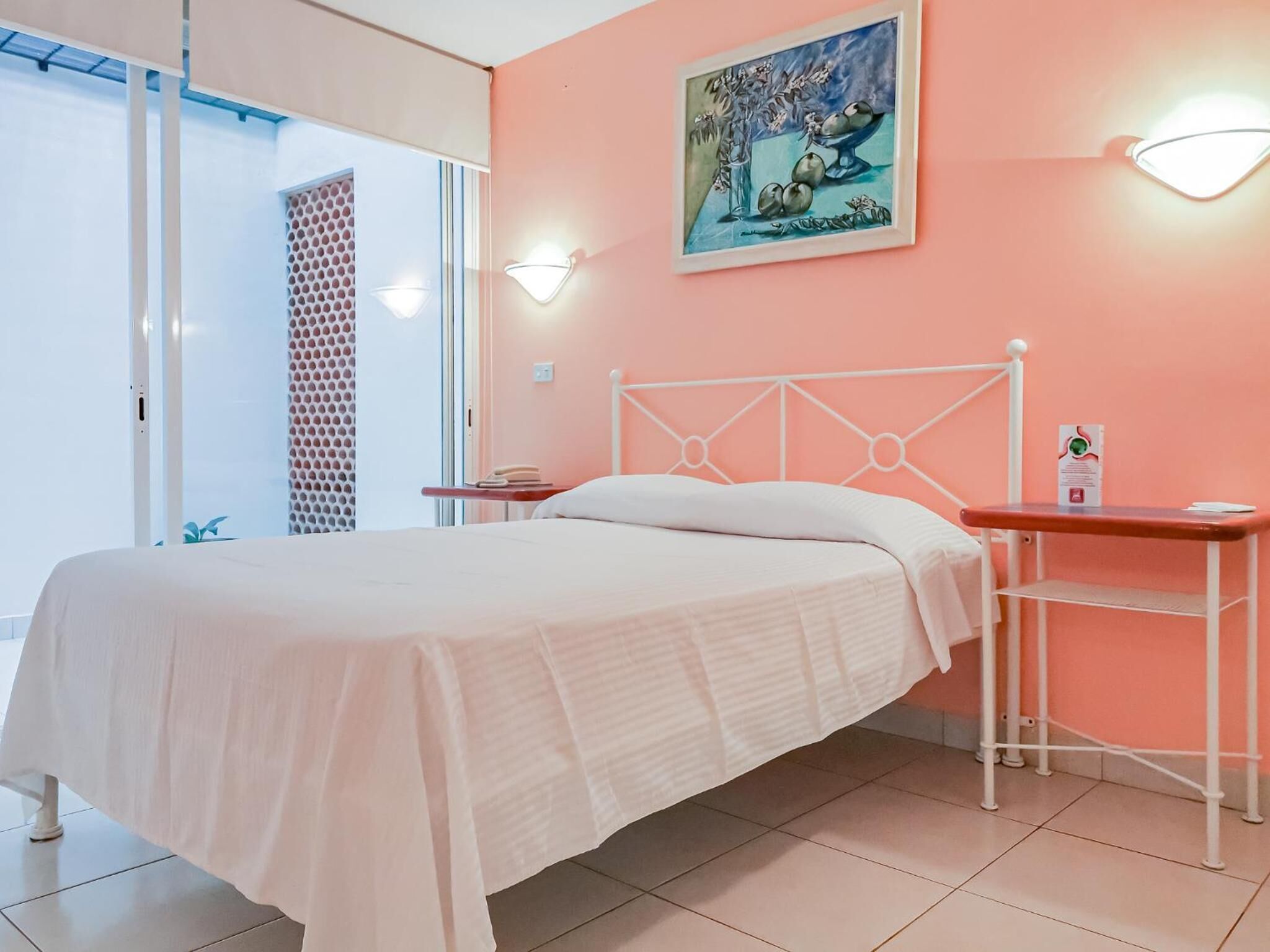 in-room safe, free wifi