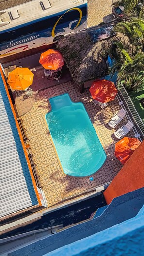 2 indoor pools, open 10:00 AM to 10:00 PM, sun loungers - Hotel Conexão (Penha)