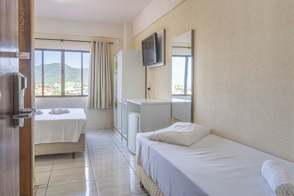 Tripla Deluxe | Minibar, una scrivania, tende oscuranti, Wi-Fi gratuito