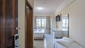 Frigobar, escrivaninha, cortinas blackout, Wi-Fi de cortesia