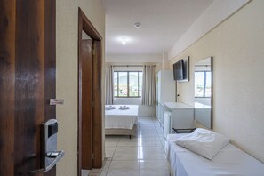 Minibar, escritorio, cortinas blackout y wifi gratis 