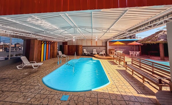 2 indoor pools, open 10:00 AM to 10:00 PM, sun loungers - Hotel Conexão (Penha)