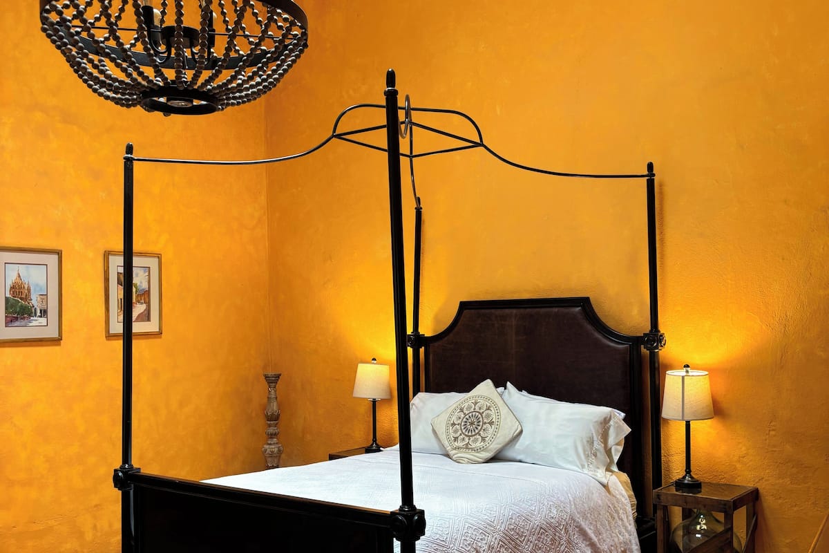 1 間睡房、高級寢具、房內夾萬、獨特設計