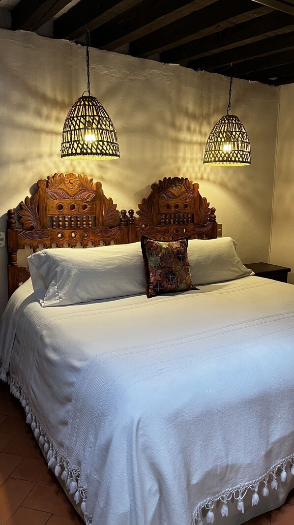 Zweibettzimmer, 1 King-Bett, Blick auf den Innenhof | 1 Schlafzimmer, Bettwäsche aus ägyptischer Baumwolle