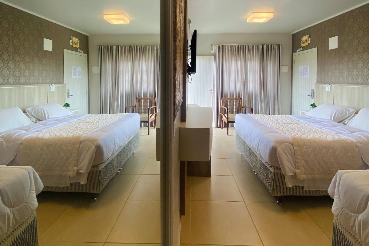 Premier Room | Minibar, cribs (free), WiFi (free), bed sheets
