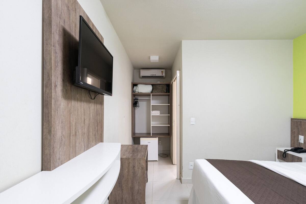 Minibar, cribs (free), WiFi (free), bed sheets