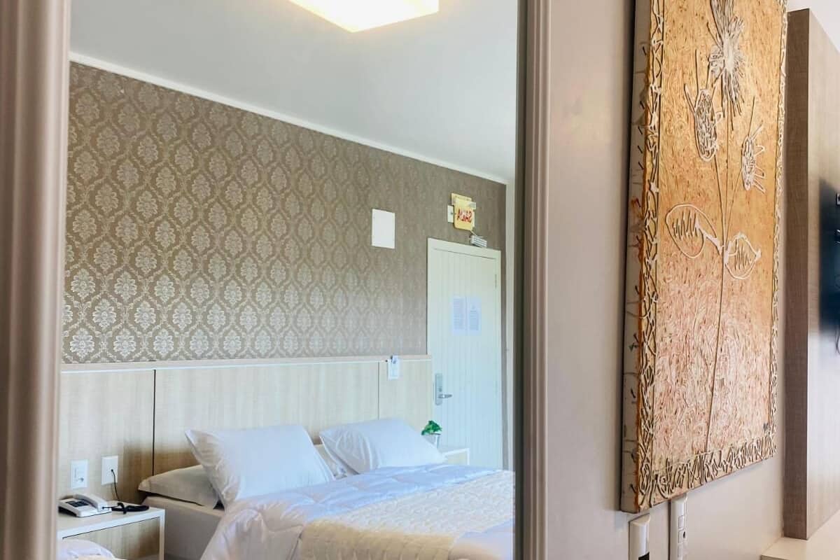 Minibar, cunas gratuitas, wifi gratis y ropa de cama