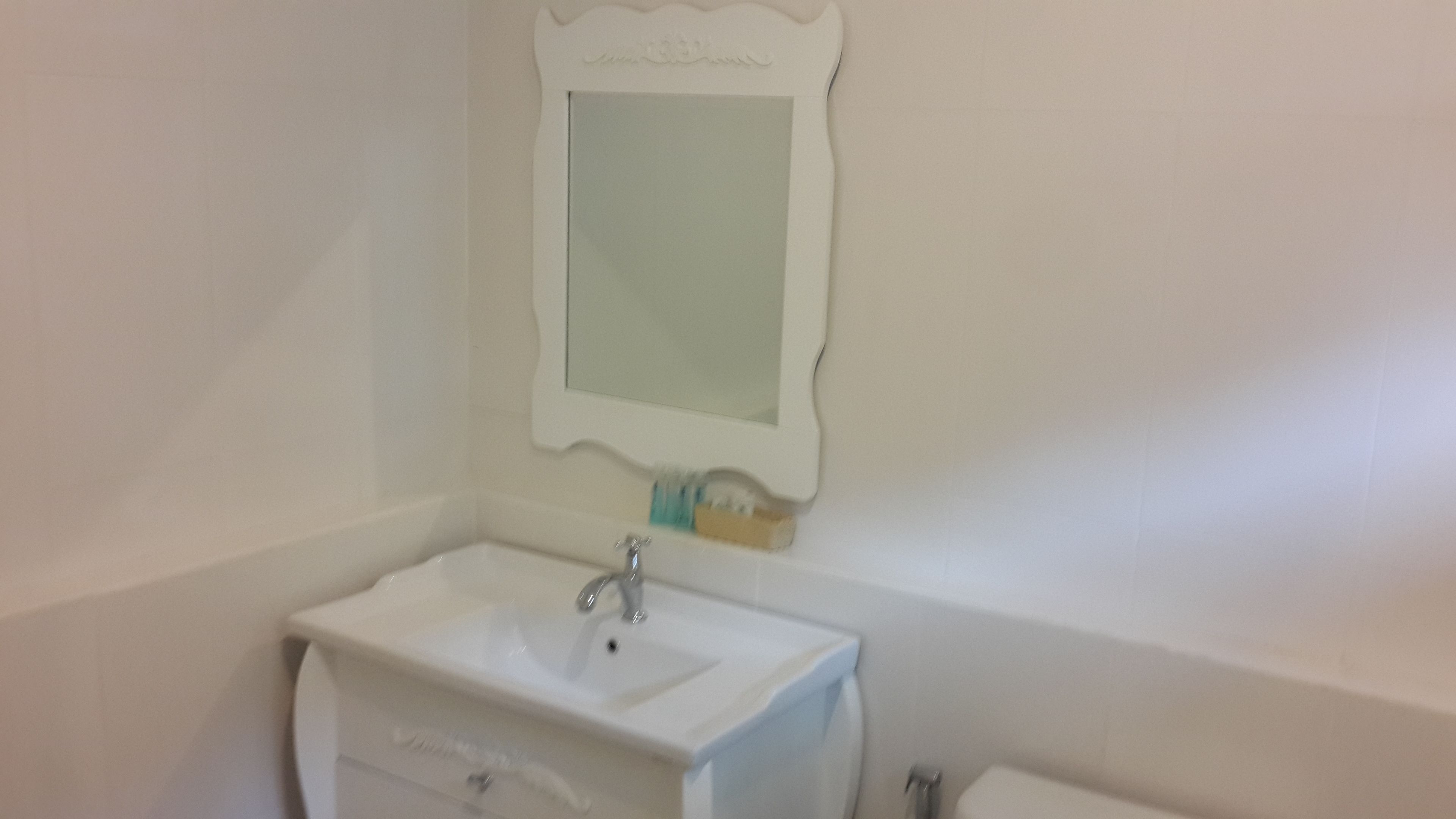 beach front bungalow | bathroom sink