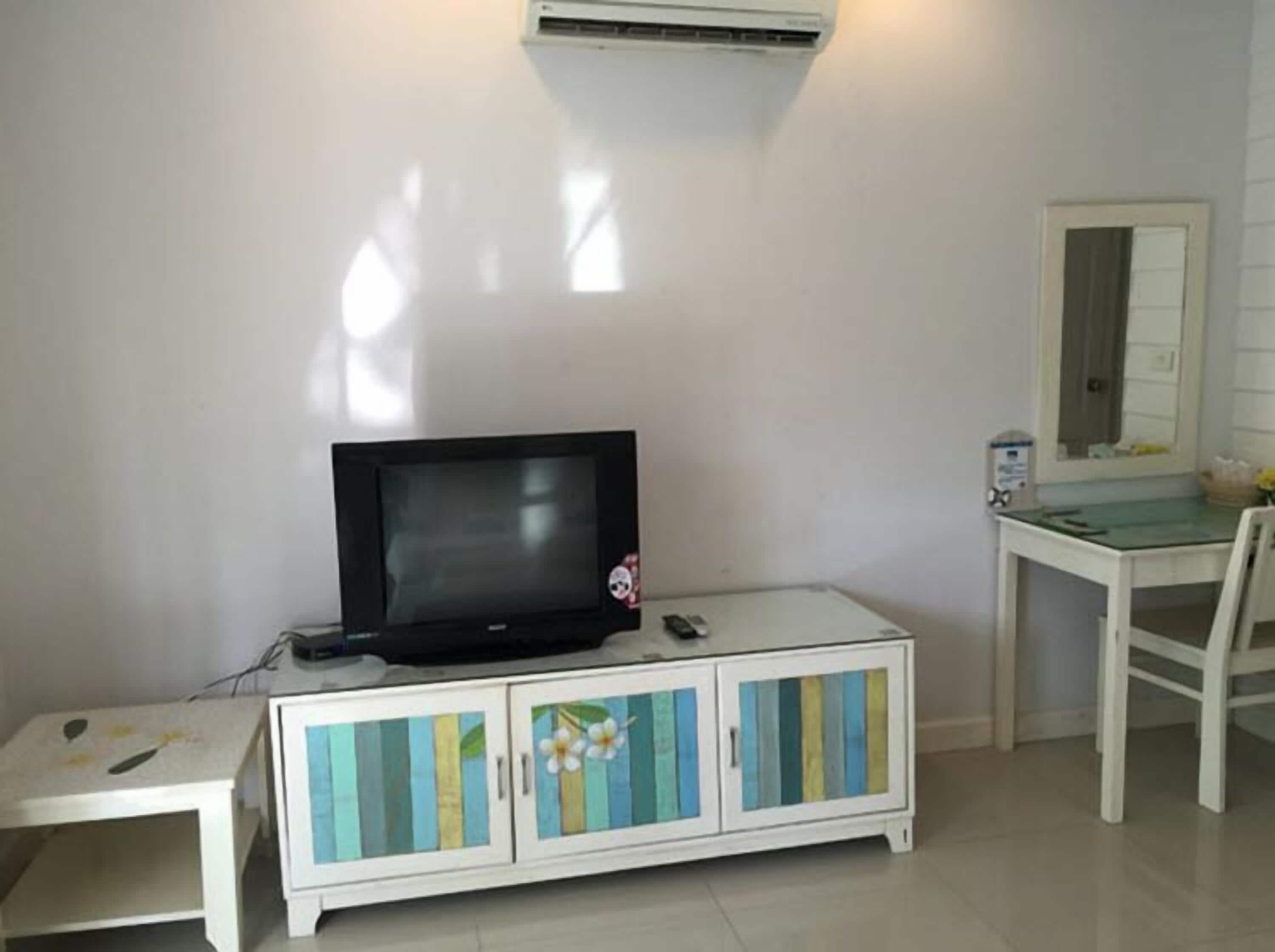 superior bungalow | television