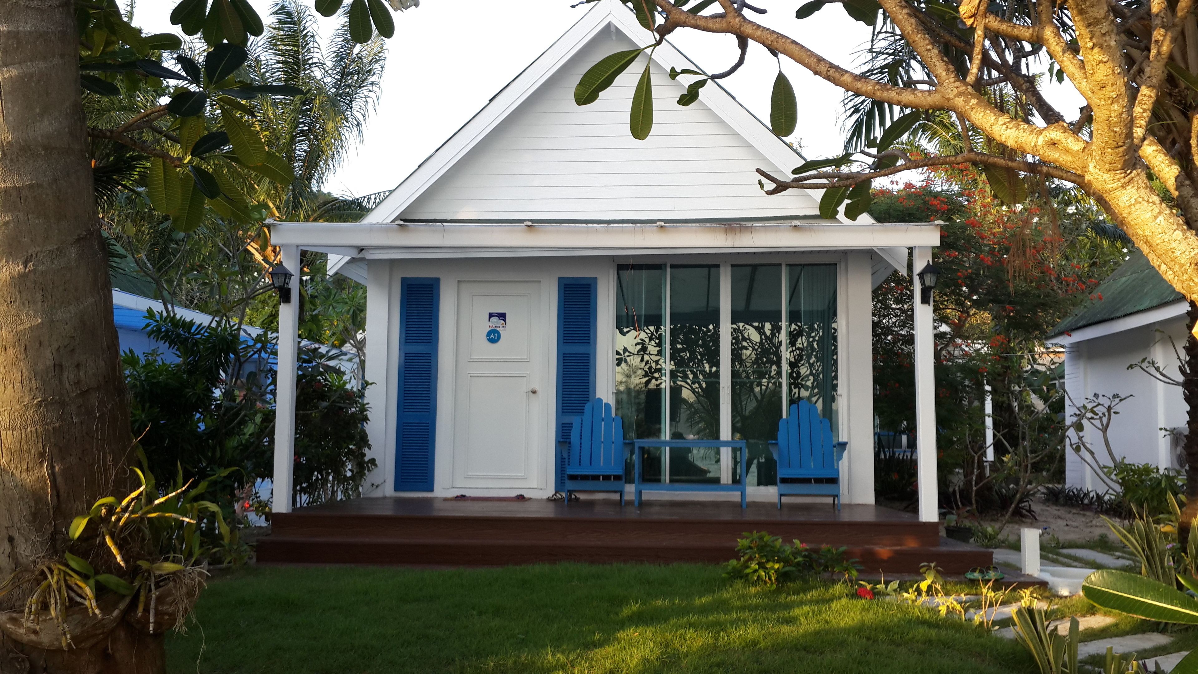 beach front bungalow | terrace/patio