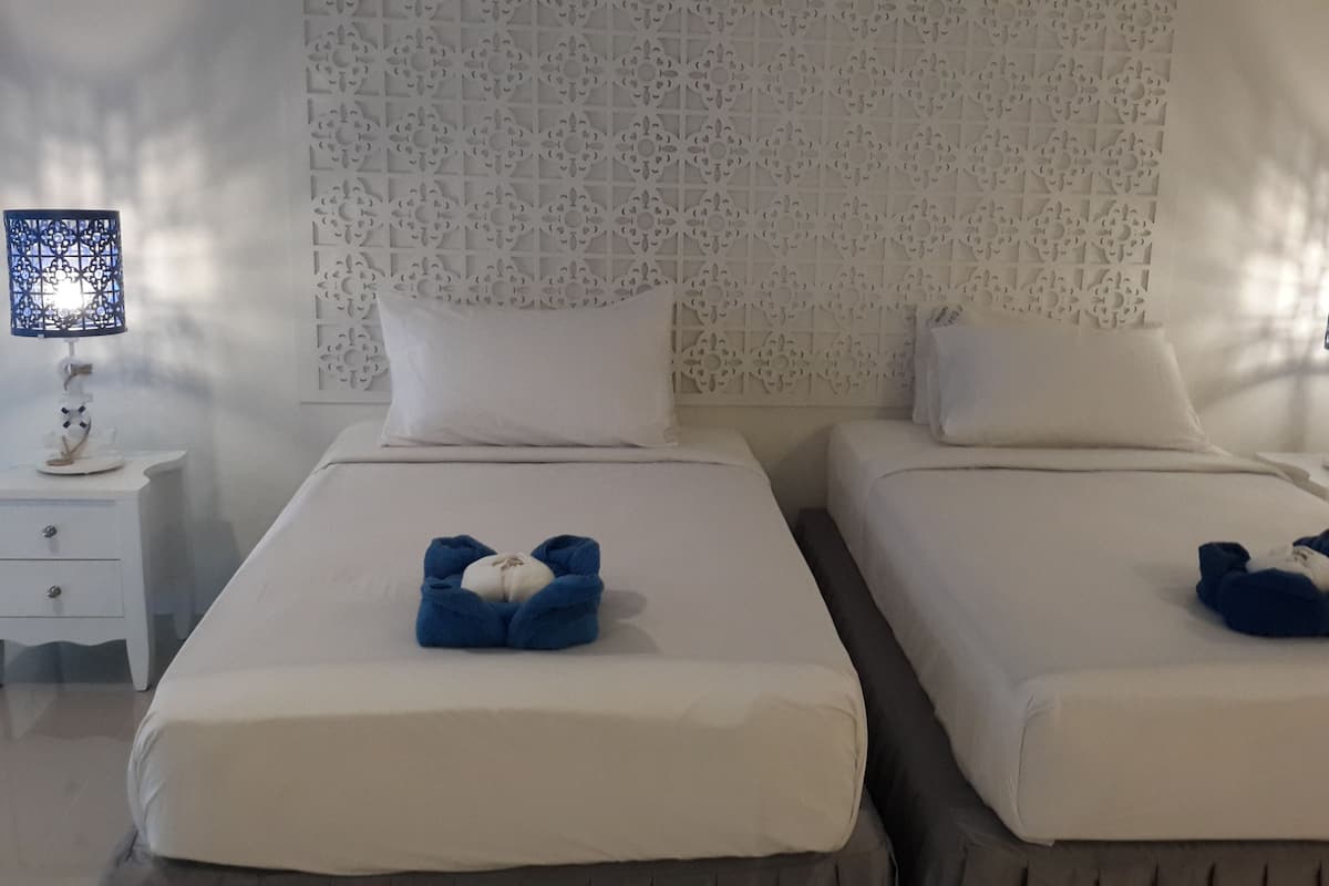 deluxe garden view bungalow | in-room safe