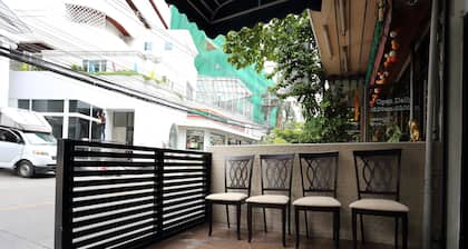 Sukhumvit 20 Guest House