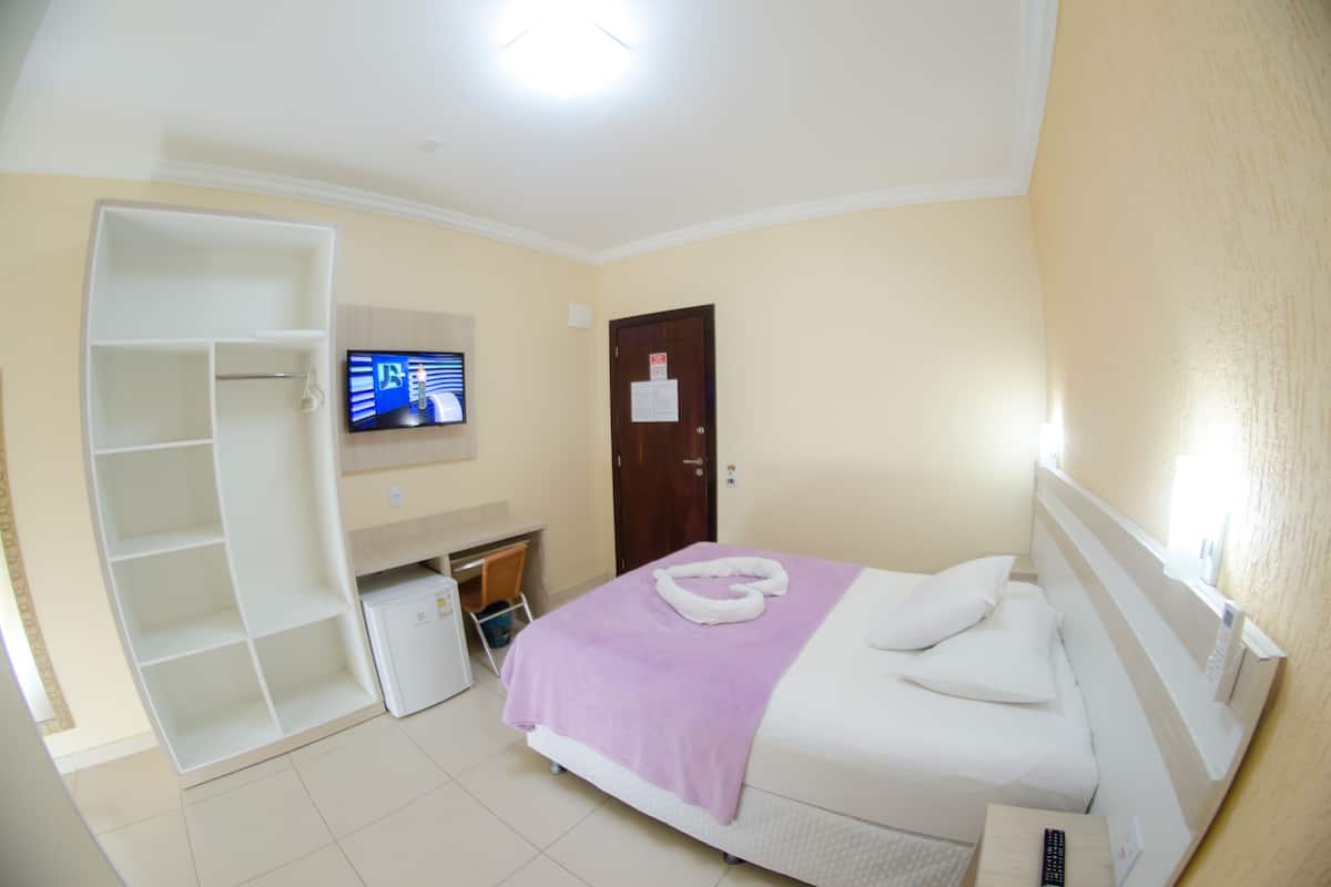 Habitación doble | Minibar, escritorio, cortinas blackout y wifi gratis