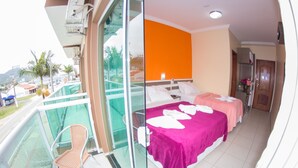 Triple Room | Minibar, desk, blackout curtains, free WiFi - Villarejo Parque Hotel (Penha)