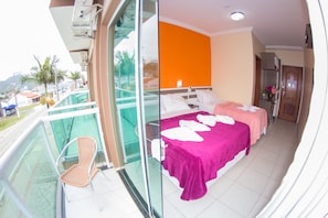 Triple Room | Minibar, desk, blackout drapes, free WiFi - Villarejo Parque Hotel (Penha)