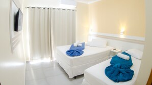 Deluxe Triple Room, City View | Minibar, desk, blackout curtains, free WiFi - Villarejo Parque Hotel (Penha)