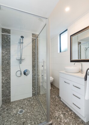 Bathroom - Matakana House Motel (Matakana)