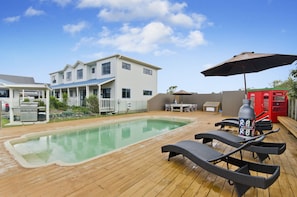 Outdoor pool - Matakana House Motel (Matakana)