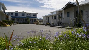 Free self parking - Matakana House Motel (Matakana)