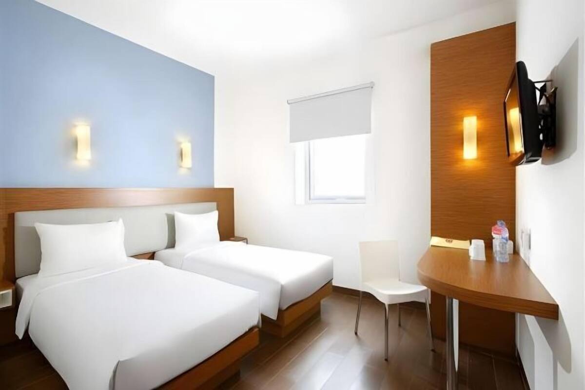 Soundproofing, free WiFi, bed sheets