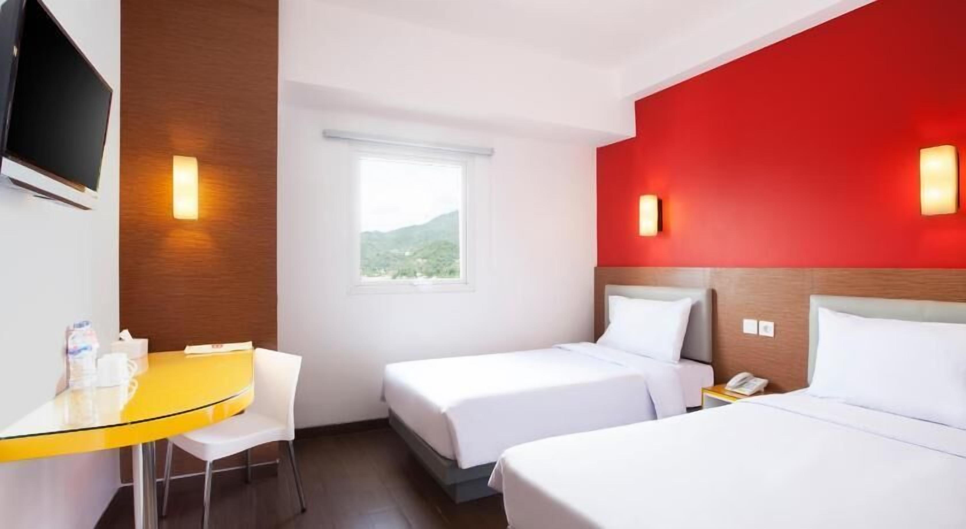 Soundproofing, free WiFi, bed sheets