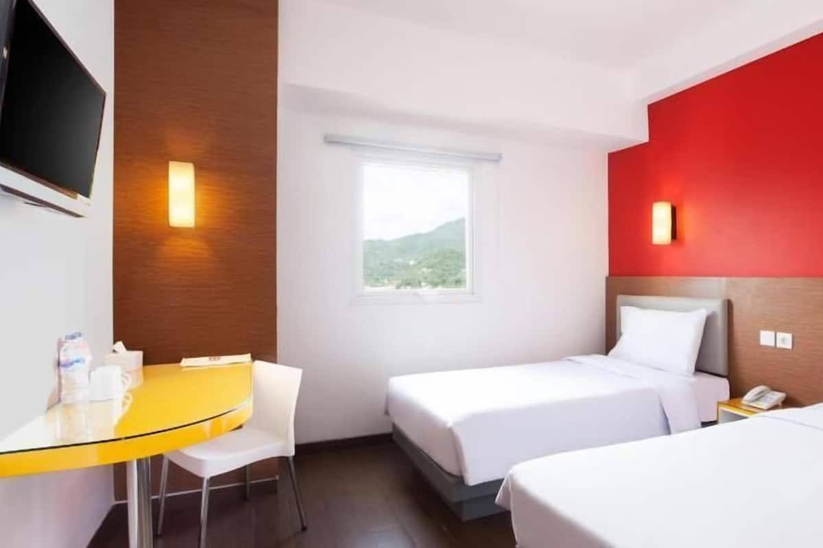 Soundproofing, free WiFi, bed sheets