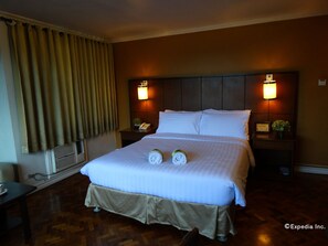 Phòng Deluxe | Két bảo mật tại phòng, bàn, phòng cách âm 