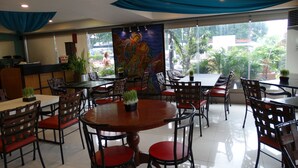 Full breakfast for a fee on weekdays - The Corporate Inn Hotel (Manila)