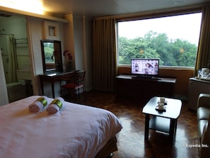 Deluxe Room | In-room safe, desk, soundproofing, free WiFi - The Corporate Inn Hotel (Manila)