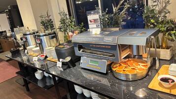 Petit déjeuner buffet servi tous les jours en supplément