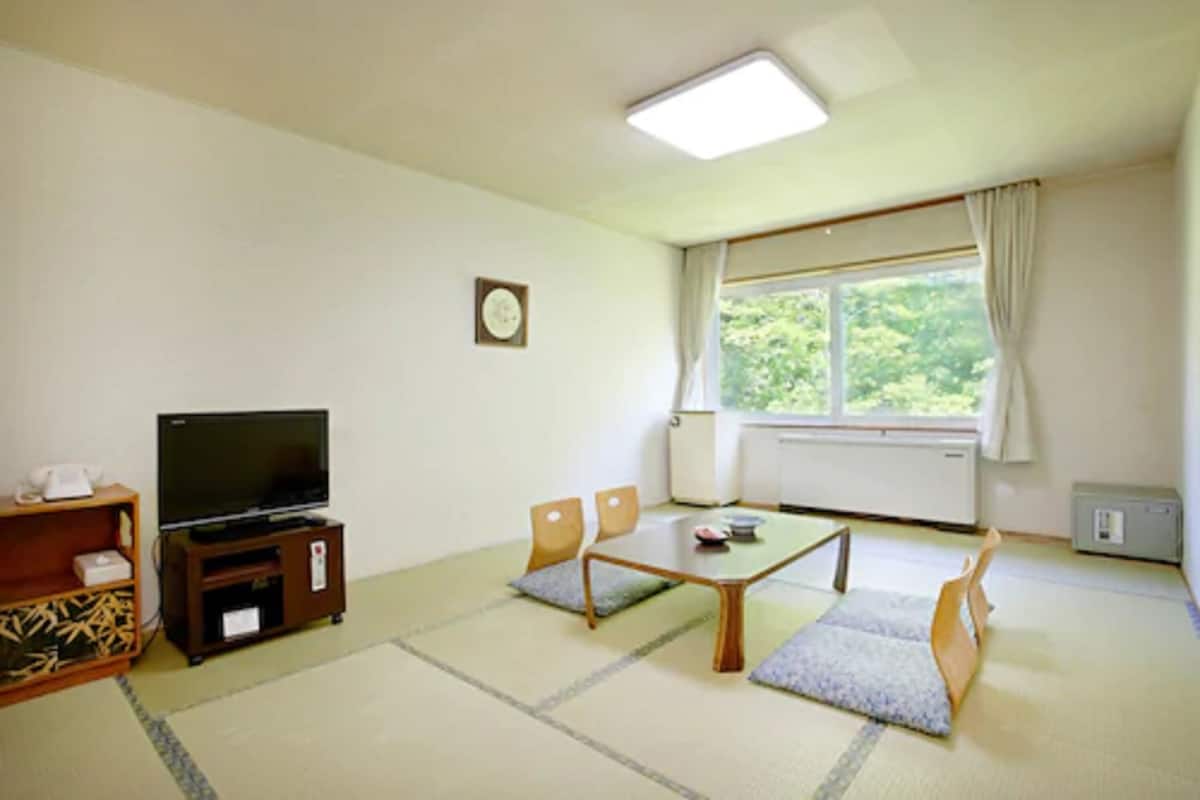 Japanese Style Room | In-room safe, desk, iron/ironing board, free WiFi