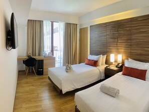 In-room safe, desk, laptop workspace, iron/ironing board - Grand Zuri Kuta Bali (Kuta)