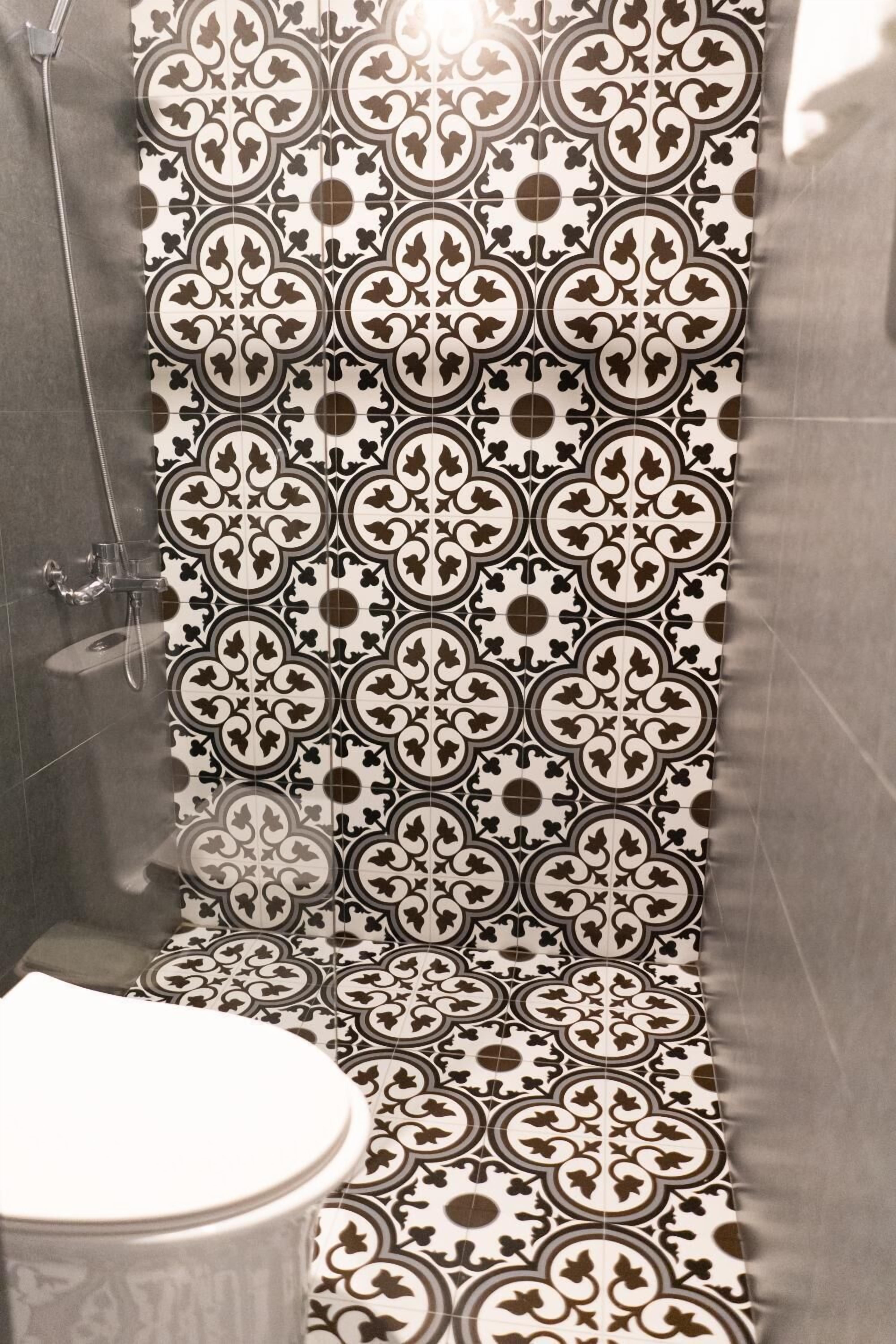 Ducha, artículos de tocador gratuitos, secador de pelo, toallas