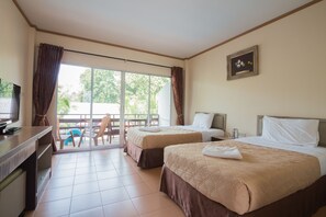 In-room safe, desk, free WiFi