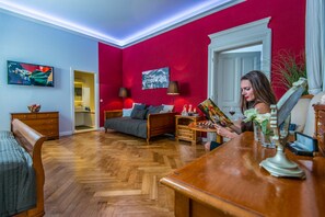 92-公分平面電視、有線頻道、電視