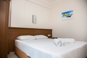 Kamar Standar, 1 kamar tidur | Minibar, brankas, Wi-Fi gratis, dan seprai linen