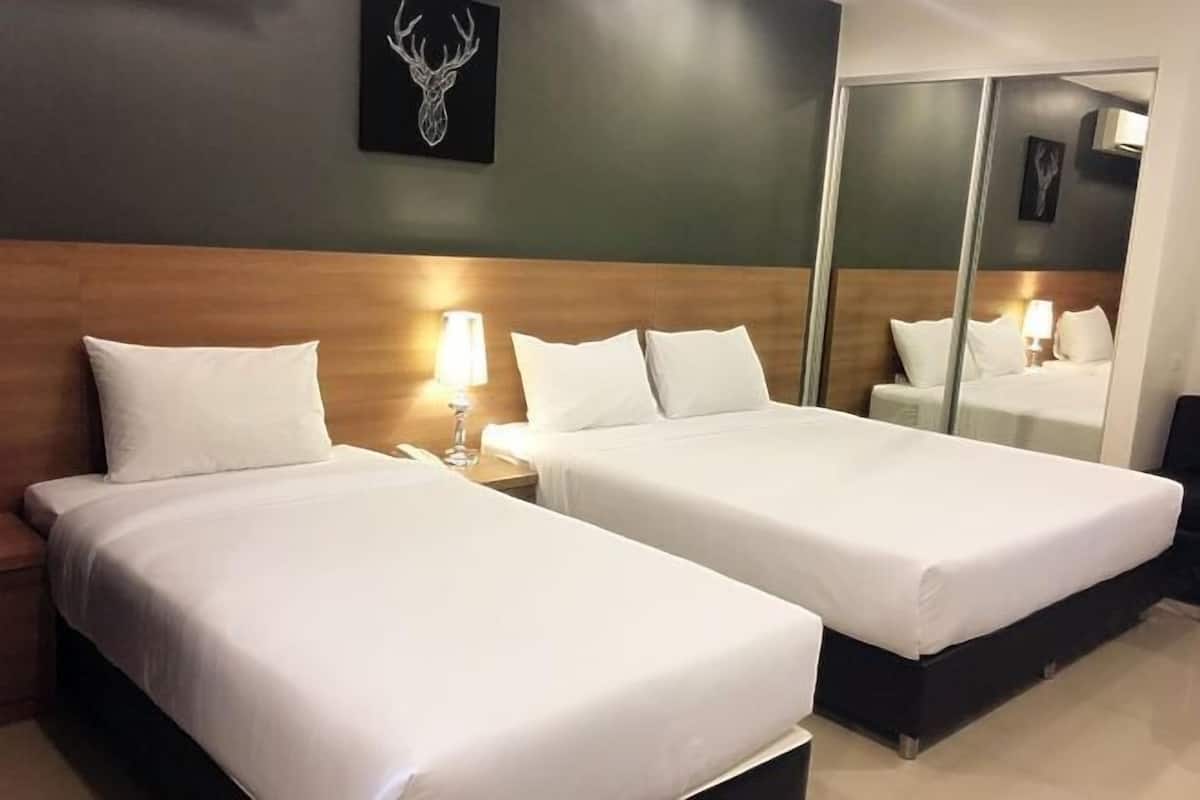 Coffre-fort, dĂ©cor unique, bureau, rideaux dâobscurcissement