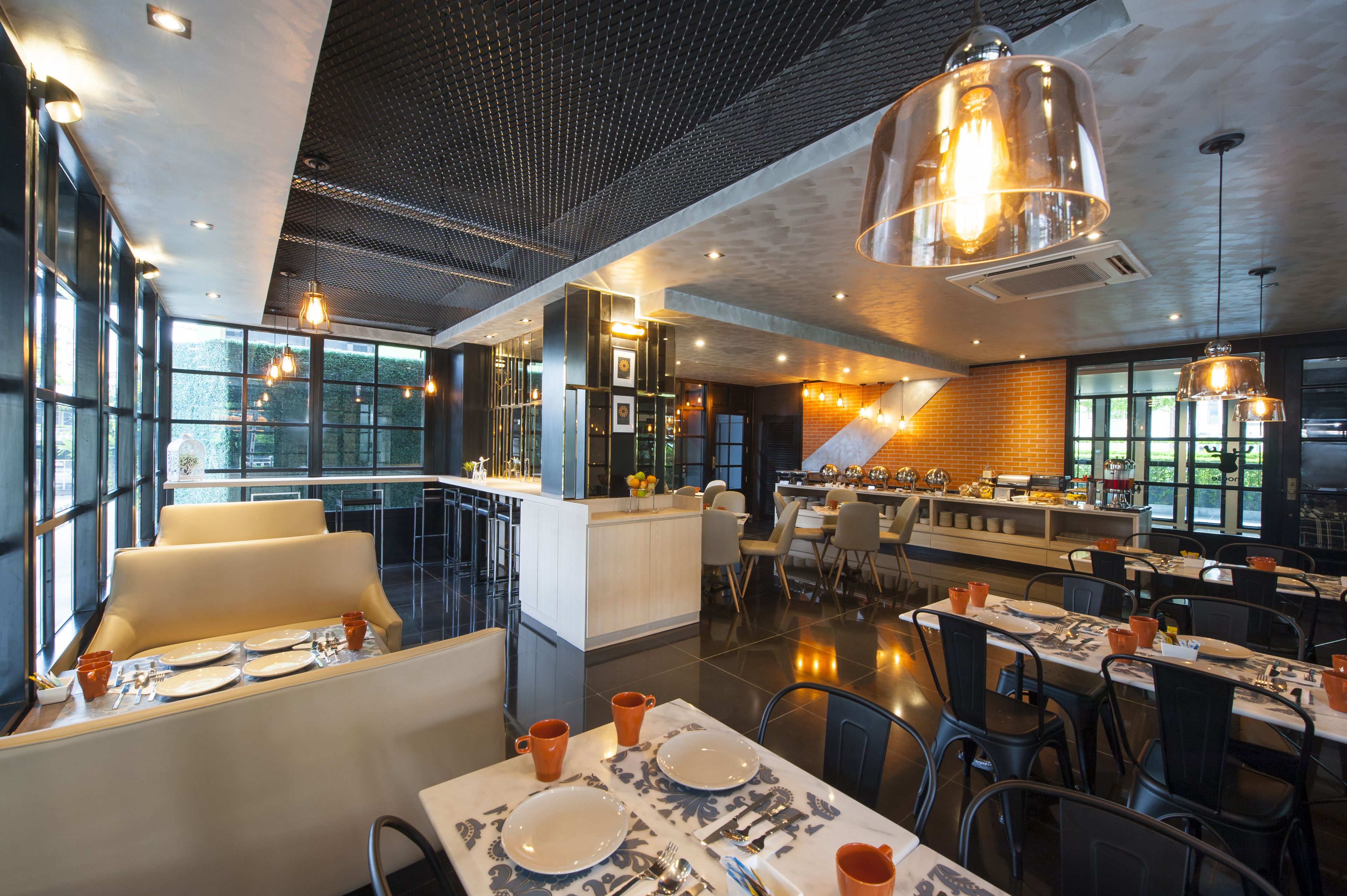 Daily buffet breakfast (THB 250 per person)