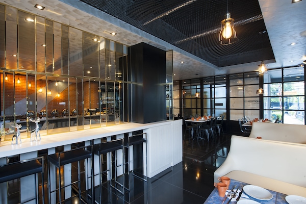 Daily buffet breakfast (THB 250 per person)