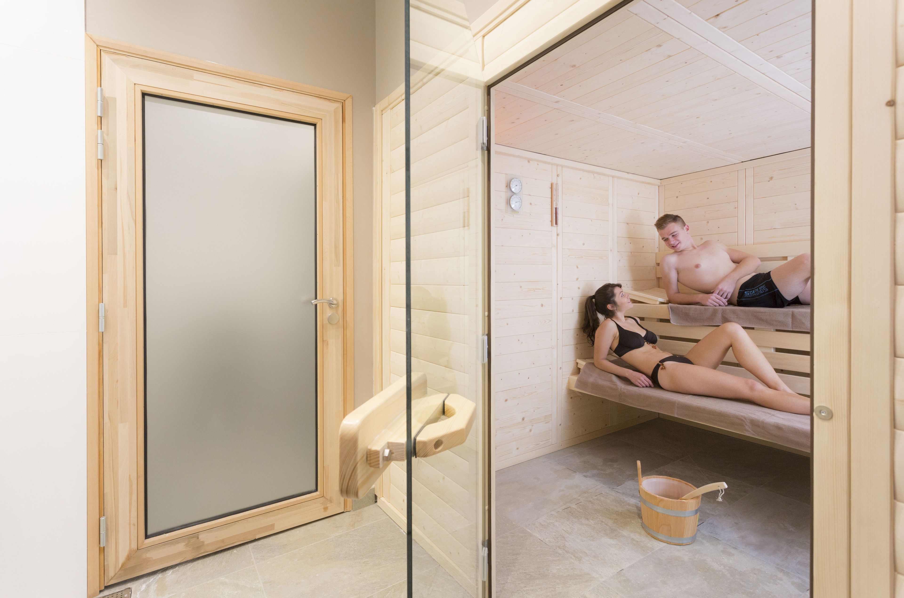 Sauna, hot tub, steam room, Turkish bath/hammam, body treatments