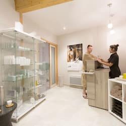 Een sauna, een bubbelbad, een stoombad, een Turks bad/hammam