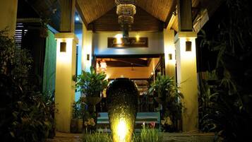 Façade de lâhĂ©bergement - soirĂ©e/nuit