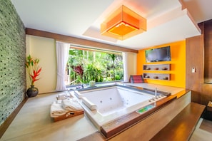 Suite Junior, 2 kamar tidur, pemandangan kebun | Bathtub spa pribadi