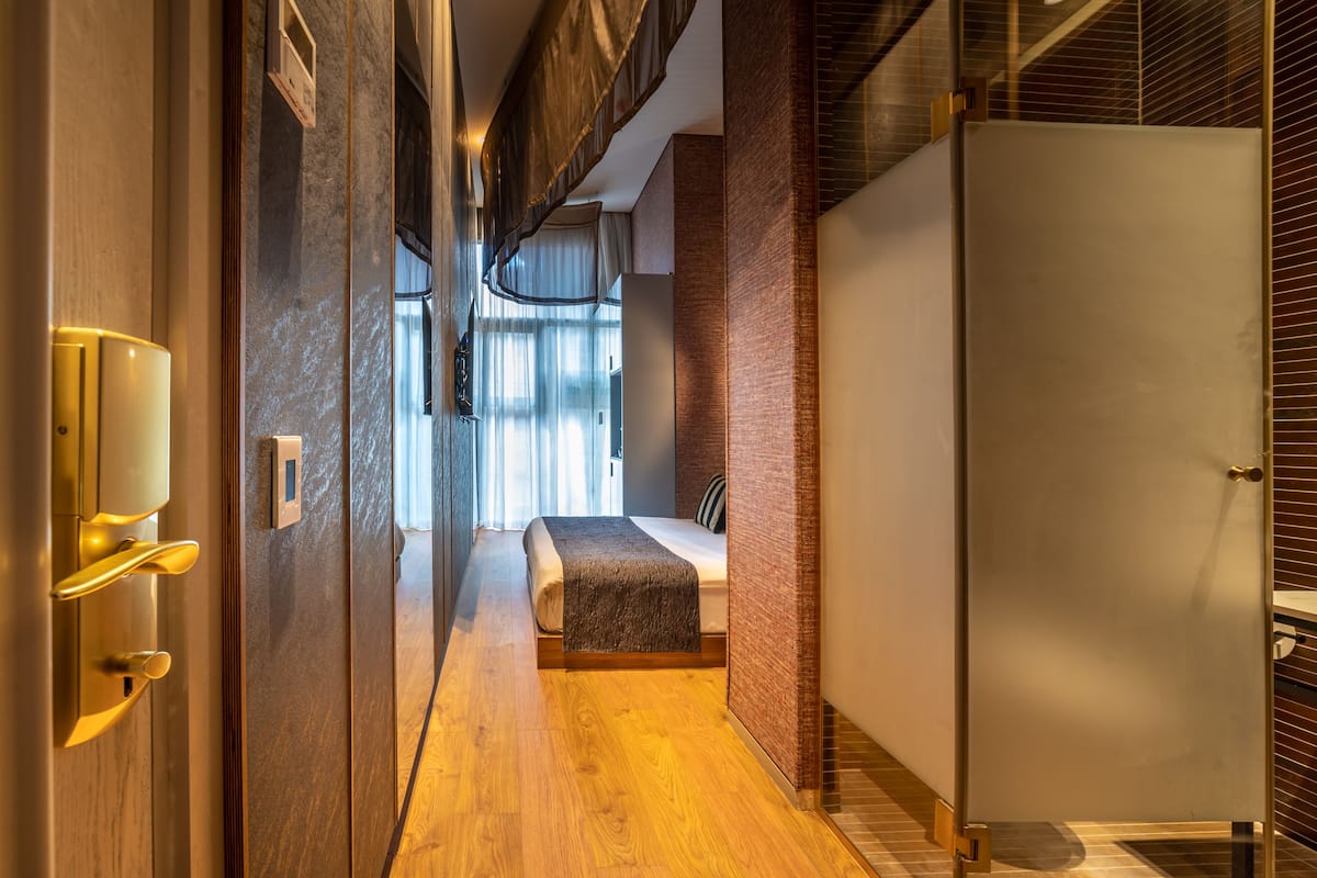 Modern Double Room | In-room safe, individually decorated, individually furnished