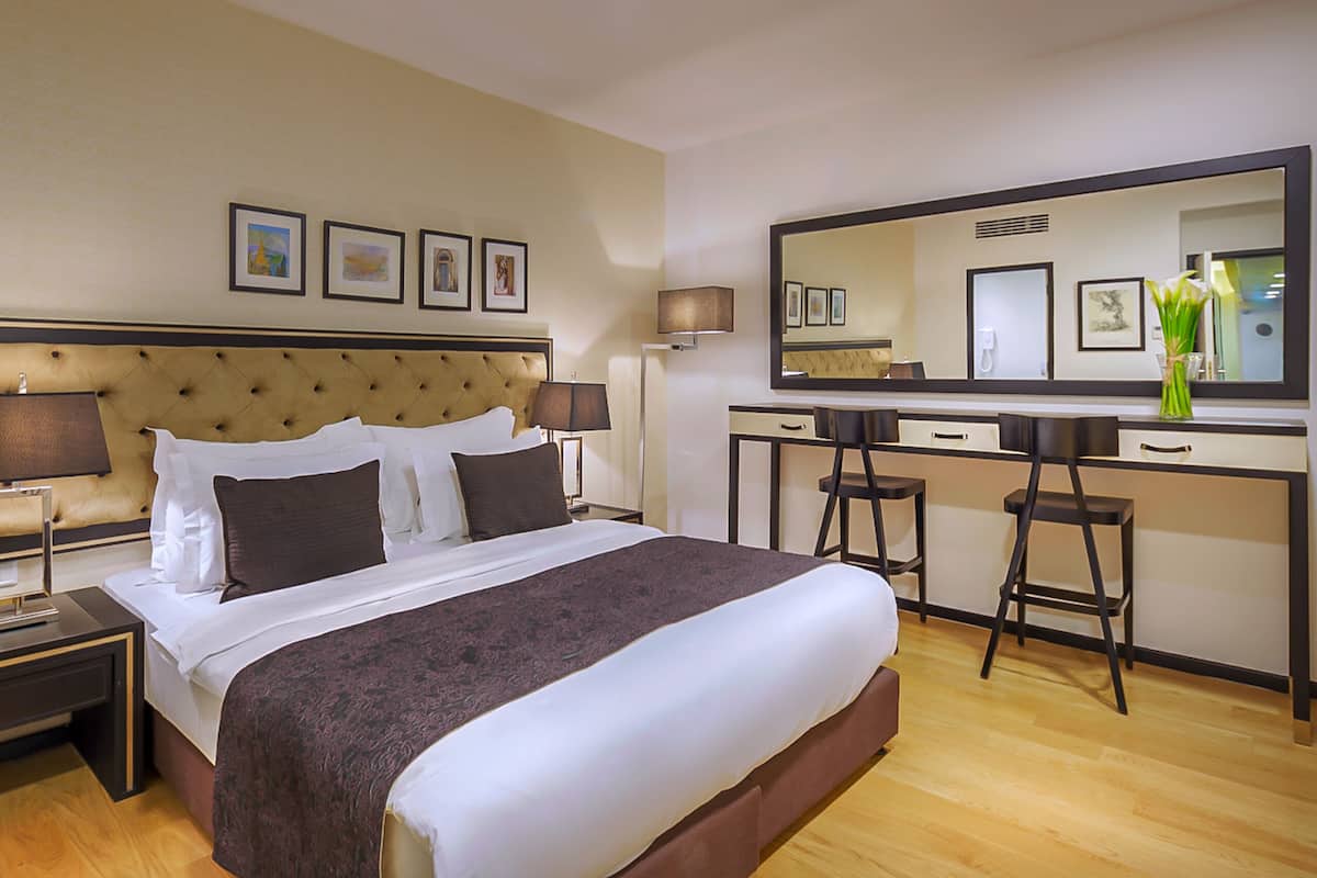 Studio - Inner Room No Window | In-room safe, individually decorated, individually furnished