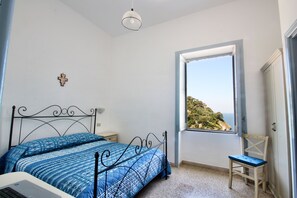 Quarto casal econômico, vista para o oceano | Berços (sobretaxa), camas extras/dobráveis (sobretaxa)